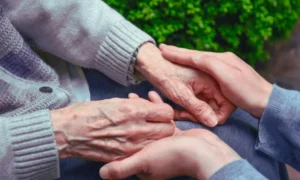 Read more about the article Anticholinergic Use Linked to Faster Physical Decline in Older Adults, finds research