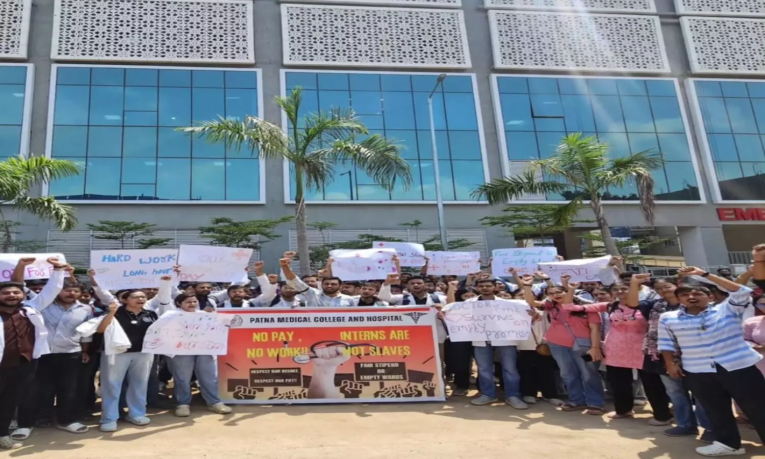 You are currently viewing Bihar MBBS Interns on Strike Demanding Stipend Hike to Rs 40k