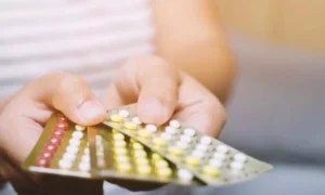 Read more about the article Hormone Therapy for VMS: Safe in Women 50-59, Risky in Those 70+, Finds JAMA Study