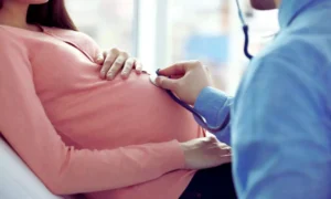 Read more about the article Women With Pre-Pregnancy Chronic Conditions Face Greater Risk of Severe Maternal Complications: Study Shows