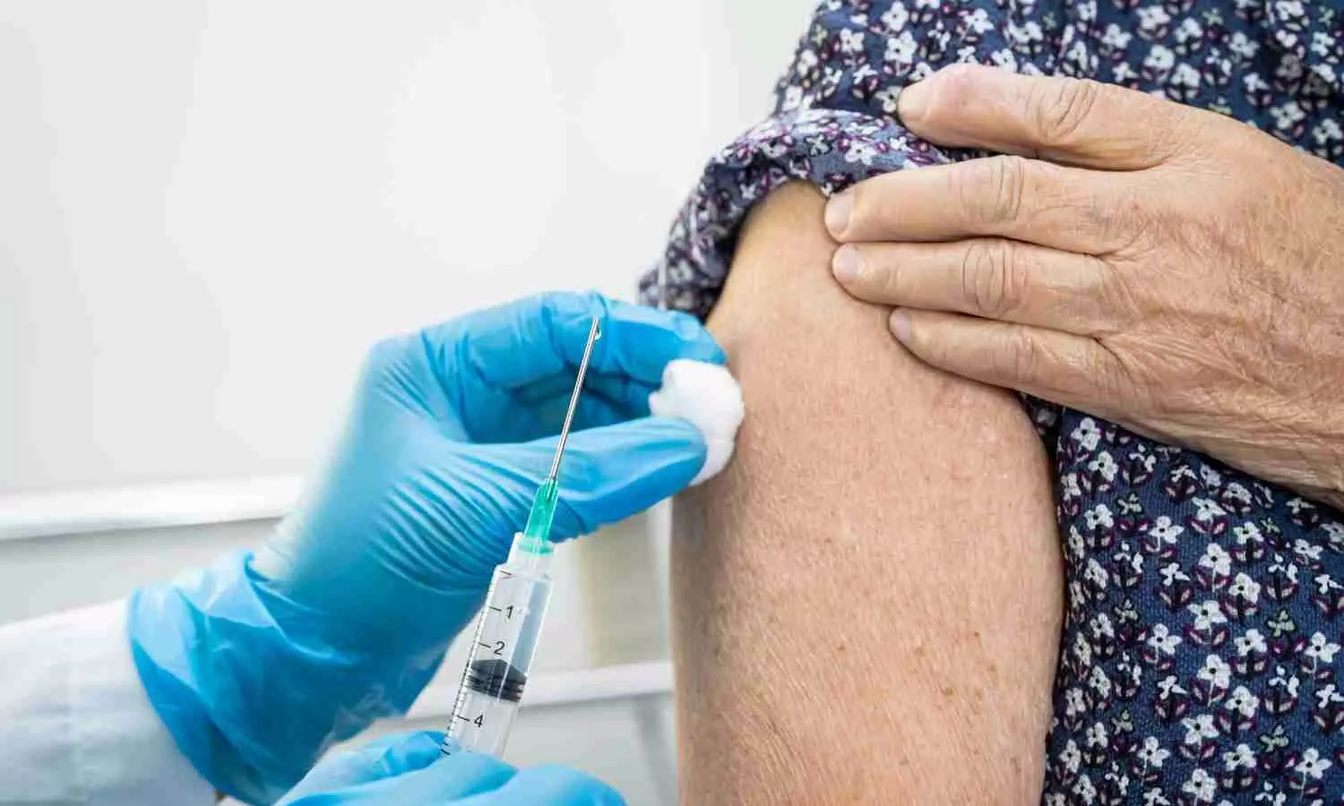 You are currently viewing COVID-19 Vaccination Does Not Affect Fertility or Pregnancy Outcomes, Study Finds