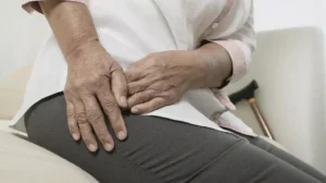 Read more about the article Short intramedullary nails performed better than long ones for peri trochanteric fractures: study