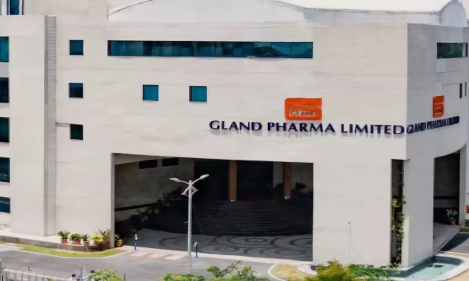You are currently viewing Gland Pharma Secures USFDA Tentative Approval for Generic Lumify Eye Drops