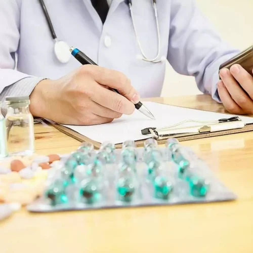 Only Registered Pharmacists Can Dispense Medicines, Violators Face Jail or Rs 1 Lakh Fine: Delhi Pharmacy Council