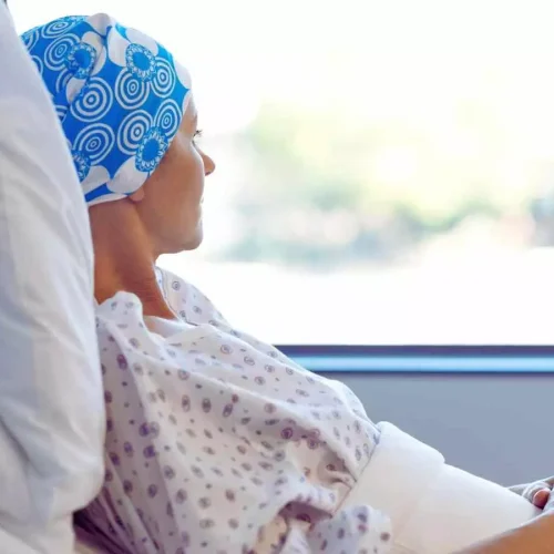 Are patients undergoing surgery for early-stage cancer at risk of persistent opioid use?