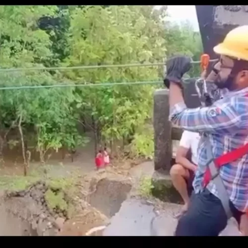 Viral Video: Doctor crosses gorge to reach flood victims in West Bengal