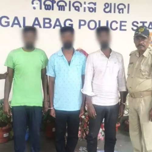 Three middlemen arrested for duping patients at SCB Medical College